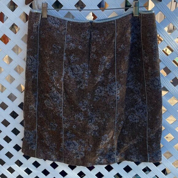 Ann Taylor - Knee Length Skirt - Size 10 - Picture 2 of 4